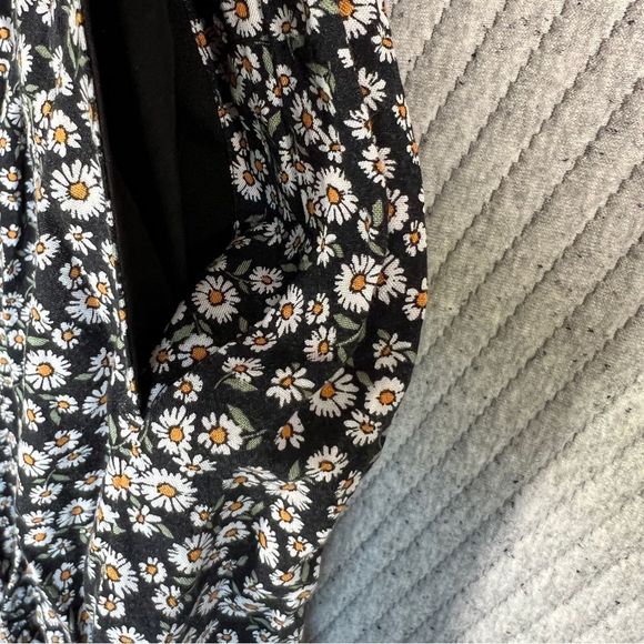 Hollister Black and White Floral Jumpsuit - Picture 12 of 12